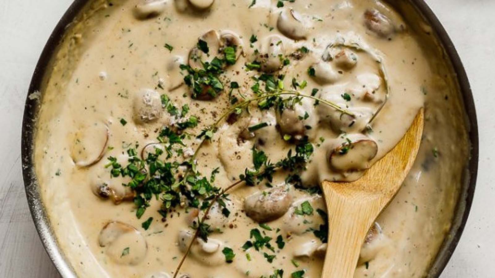 A thick, savoury creamy mushroom sauce loaded with sliced sautéed mushrooms.