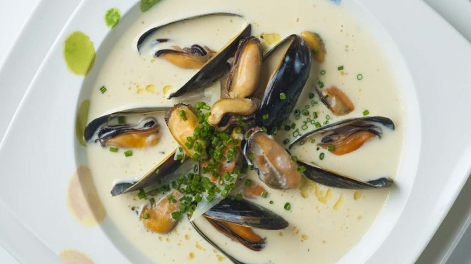 Fresh ocean mussels steamed in a fragrant white wine and garlic broth soup.