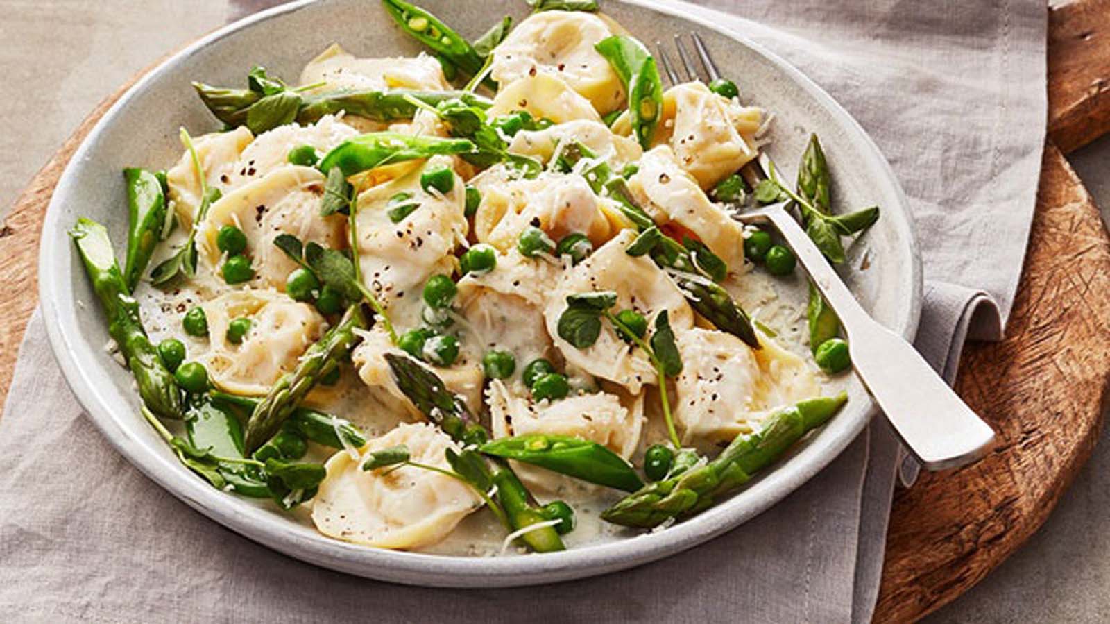 Creamy chicken Alfredo pasta tossed in a rich parmesan cream sauce.