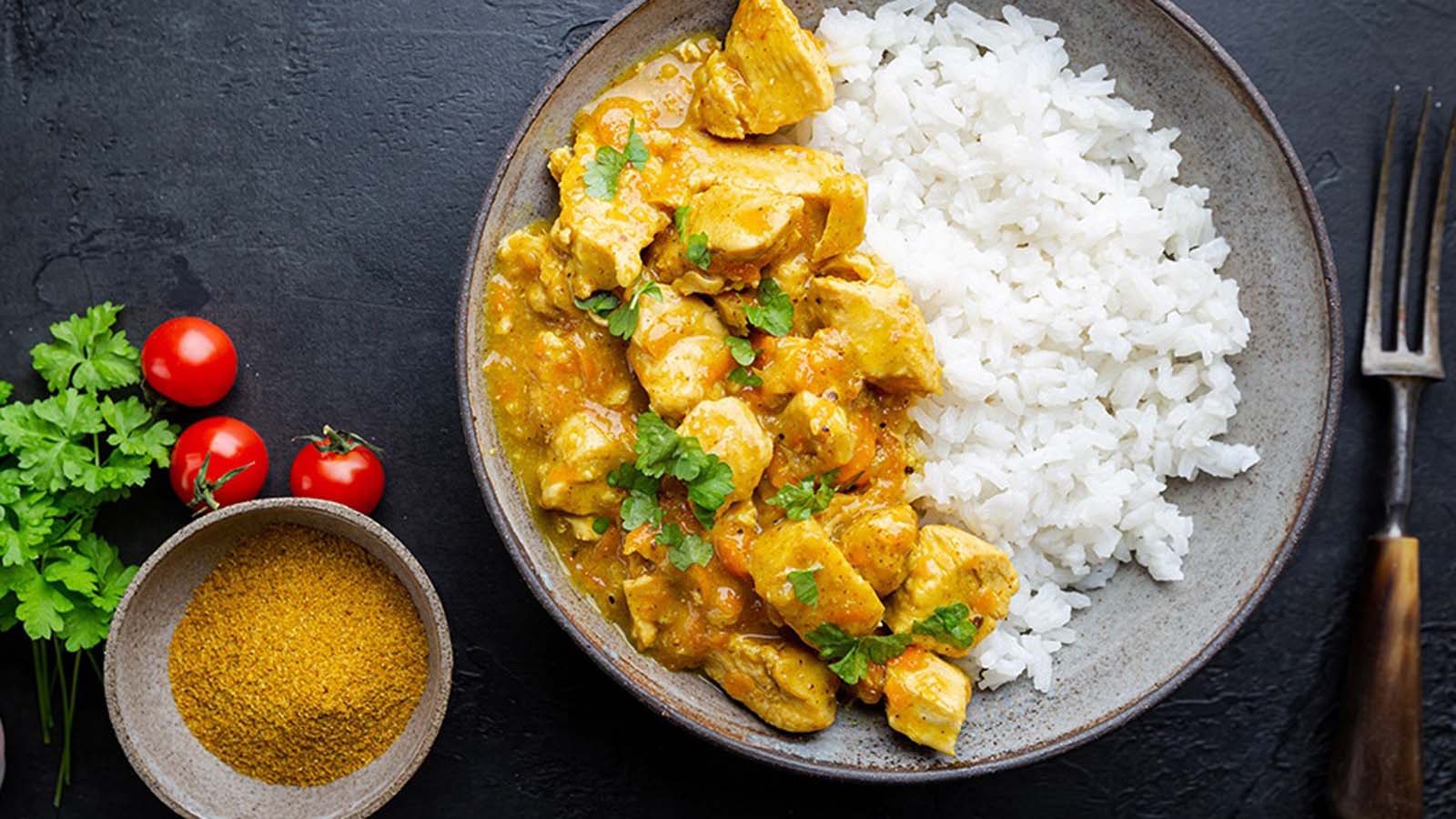 A popular, thick onion and bell pepper based Indian Jalfrezi curry stew gravy.