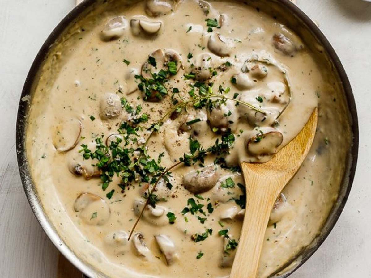 A thick, savoury creamy mushroom sauce loaded with sliced sautéed mushrooms.