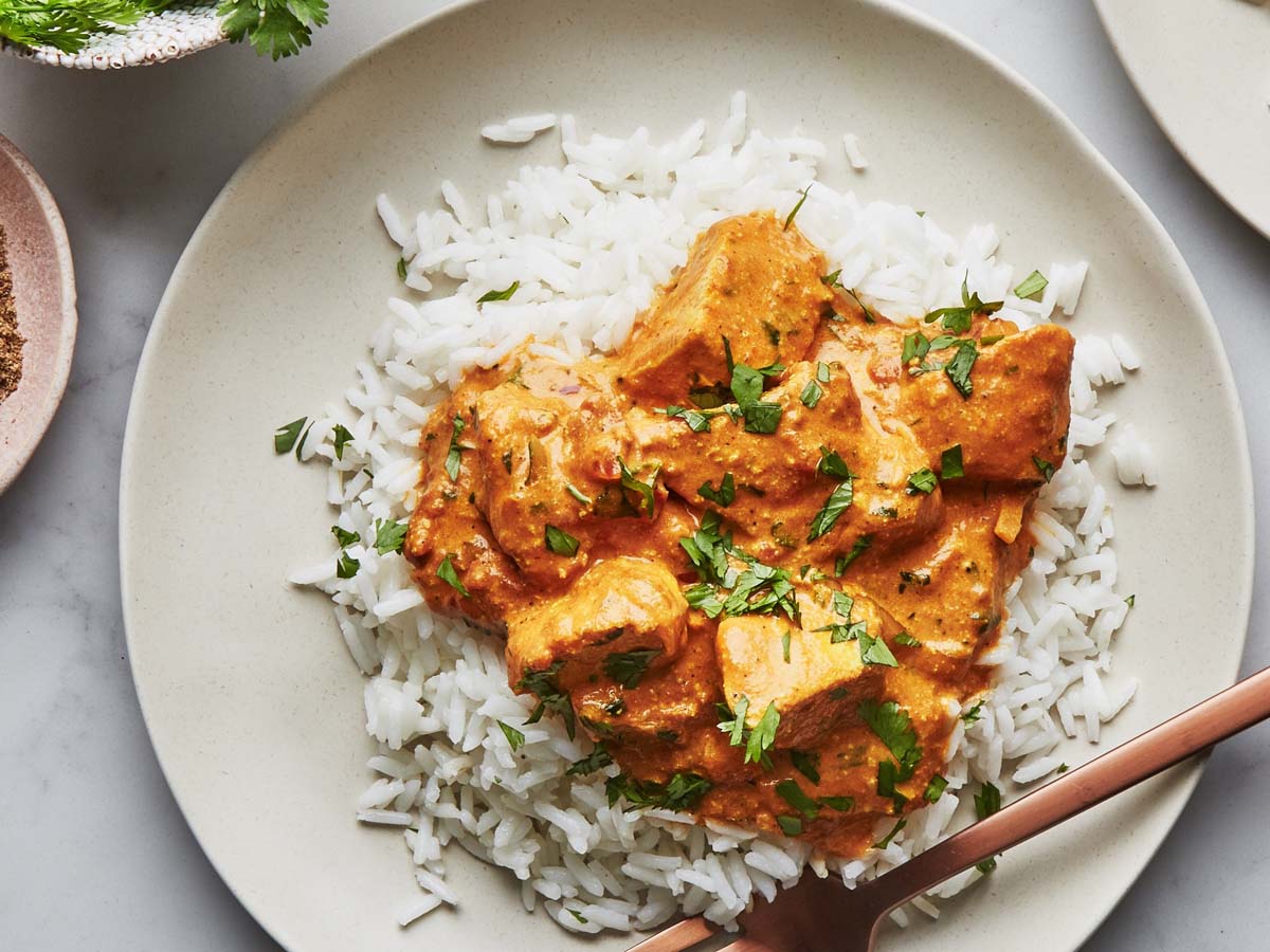 Creamy and rich Indian butter chicken in a savoury spiced tomato and cream gravy.
