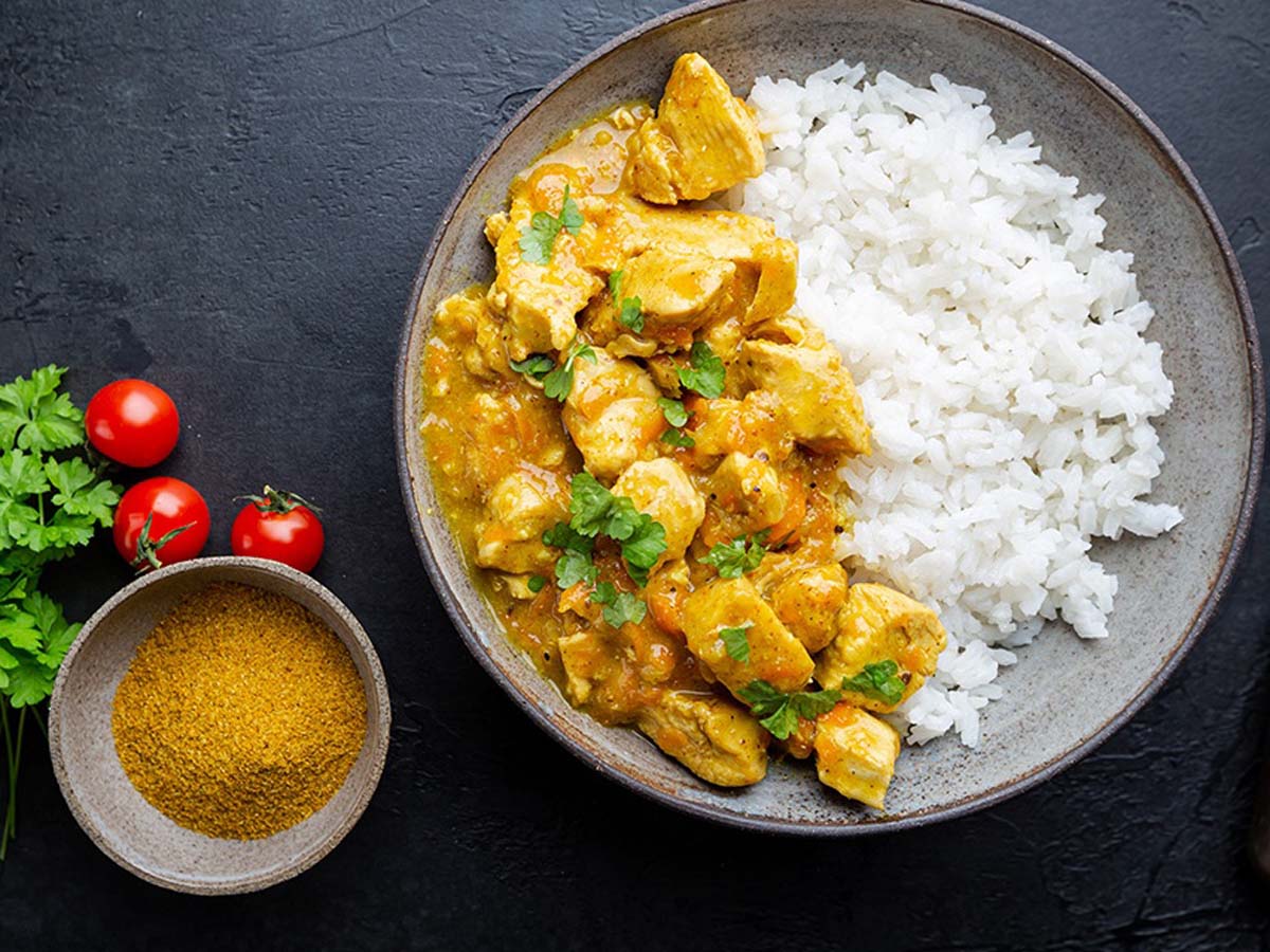 A popular, thick onion and bell pepper based Indian Jalfrezi curry stew gravy.
